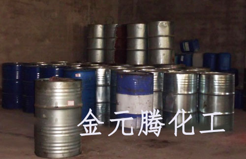 庫(kù)房醇類產(chǎn)品一角